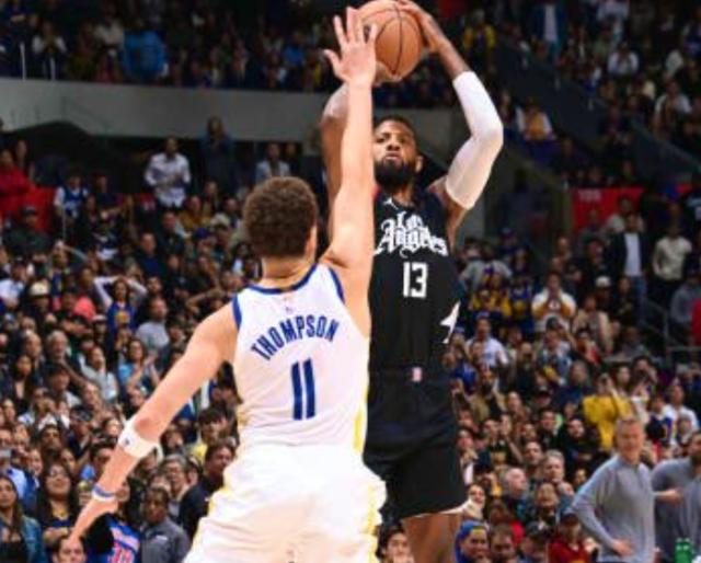 APP下载-【现场】韦少拼抢主导22分逆转 乔治三分一锤定音