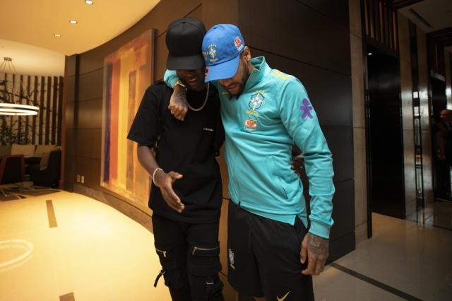 游戏平台-帮皇马拿欧冠后 维尼修斯准备在巴西队接内马尔班